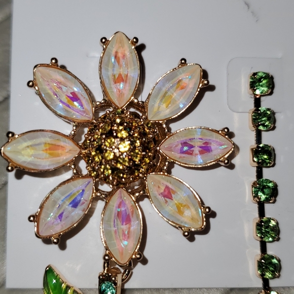 NWT Betsey Johnson Daisy Mismatched Earrings - Picture 5 of 13